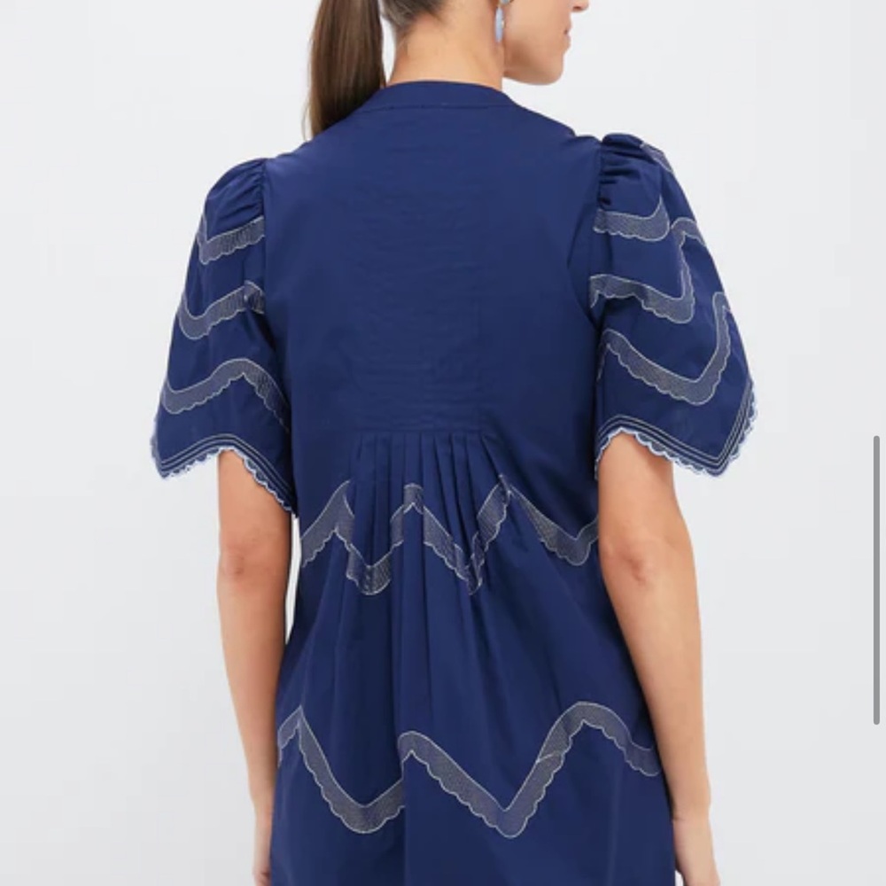 Chic Navy Midi Dress with Embroidered Details - Picture 4 of 8